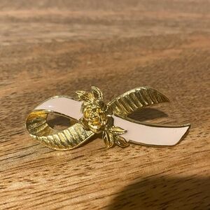 Avon Breast Cancer Awareness Pink Gold Brooch Pin